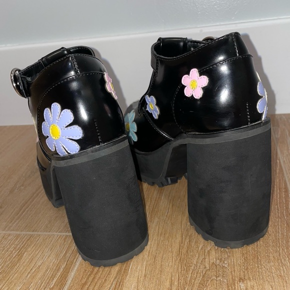 DELIA*S FLOWER POWER PLATFORM MARY JANES - Picture 12 of 16